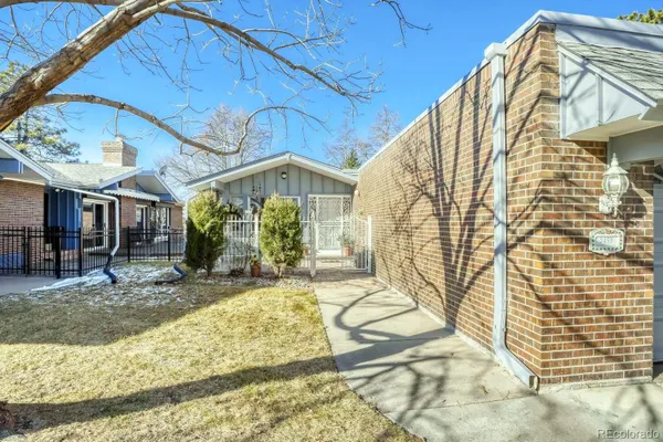 Property Slideshow image 3 of 24 | 7453 w cedar cir, Lakewood, CO, 80226