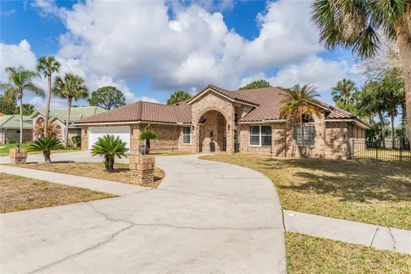 Property Slideshow image 3 of 43 | 424 sea duck dr, Daytona Beach, FL, 32119