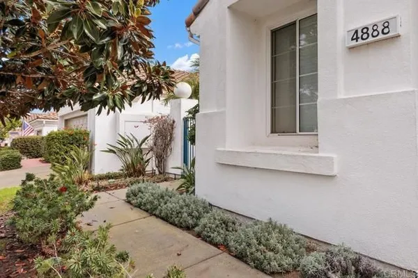 Property Slideshow image 3 of 52 | 4888 thebes way, Oceanside, CA, 92056