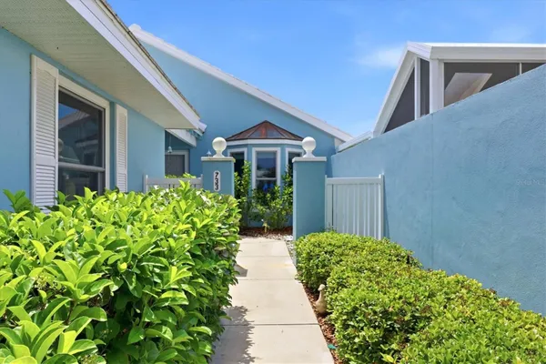 Property Slideshow image 2 of 29 | 733 harrington lake dr 25, Venice, FL, 34293