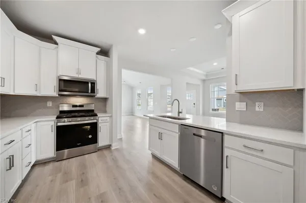 Property Slideshow image 2 of 24 | 2211 edwin dr, Chesapeake, VA, 23322
