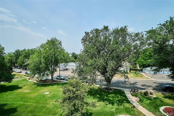 Property Slideshow image 3 of 50 | 650 s clinton st 5d, Denver, CO, 80247