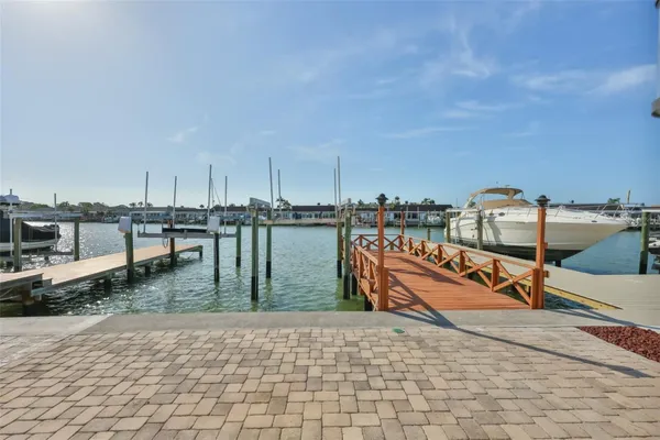 Property Slideshow image 3 of 27 | 574 boca ciega point blvd 2205, St Petersburg, FL, 33708