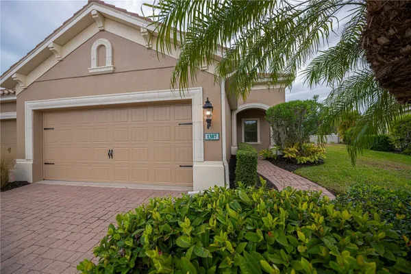 Property Slideshow image 3 of 62 | 1387 backspin dr, Englewood, FL, 34223