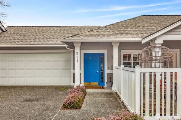 Property Slideshow image 3 of 40 | 22540 se 45th st 2650, Issaquah, WA, 98029