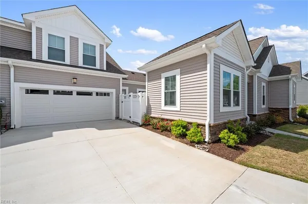 Property Slideshow image 3 of 47 | 2000 venture way b, Suffolk, VA, 23434