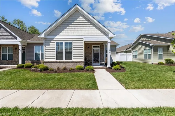 Property Slideshow image 3 of 39 | 103 cathedral st, Smithfield, VA, 23430