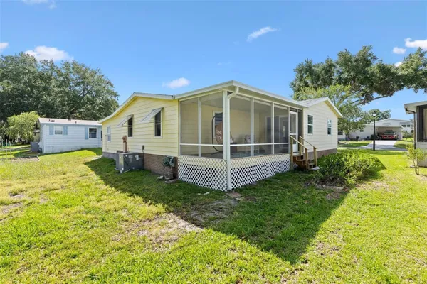 Property Slideshow image 3 of 20 | 1726 hilton head blvd, Lady Lake, FL, 32159