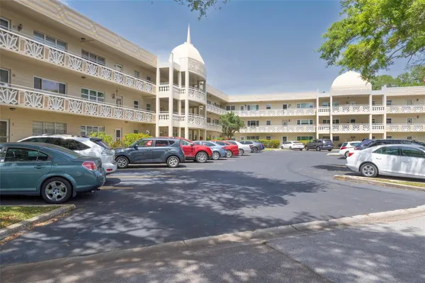 Property Slideshow image 2 of 38 | 2350 haitian dr 28, Clearwater, FL, 33763