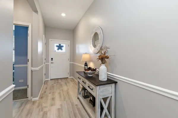 Property Slideshow image 3 of 24 | 979 crestview ln, Pingree Grove, IL, 60140