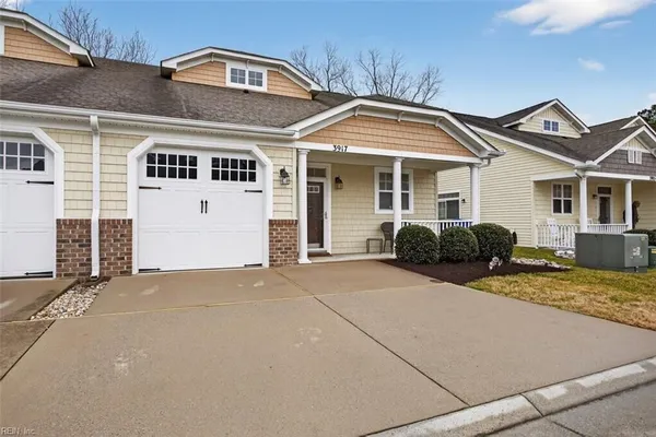 Property Slideshow image 2 of 35 | 3917 rex cir, Chesapeake, VA, 23321