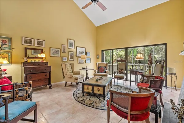 Property Slideshow image 3 of 40 | 1475 landings cir 43, Sarasota, FL, 34231
