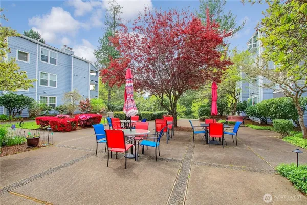 Property Slideshow image 3 of 36 | 4081 224th ln 107, Issaquah, WA, 98029