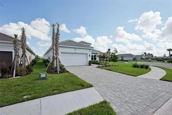 Property Slideshow image 2 of 78 | 16415 isola pl, Lakewood Ranch, FL, 34211