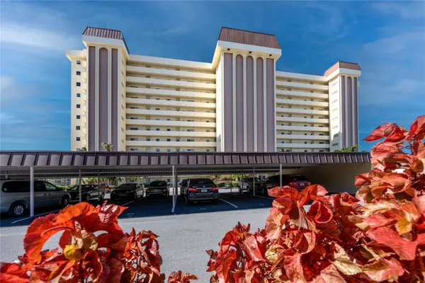 Property Slideshow image 3 of 26 | 4550 cove cir 205, St Petersburg, FL, 33708