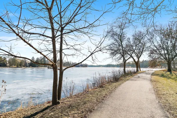 Property Slideshow image 3 of 44 | 709 woodbridge ct 709, Lake Barrington, IL, 60010