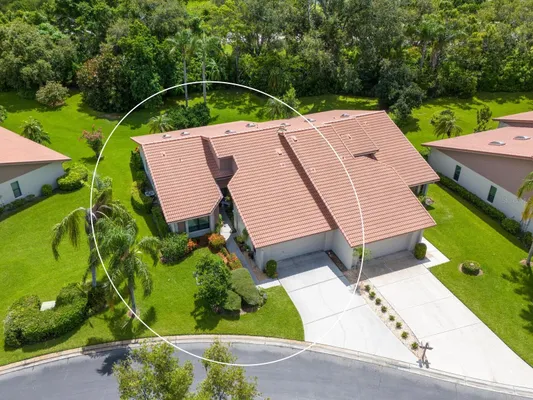 Property Slideshow image 2 of 44 | 4004 wilshire cir 89, Sarasota, FL, 34238