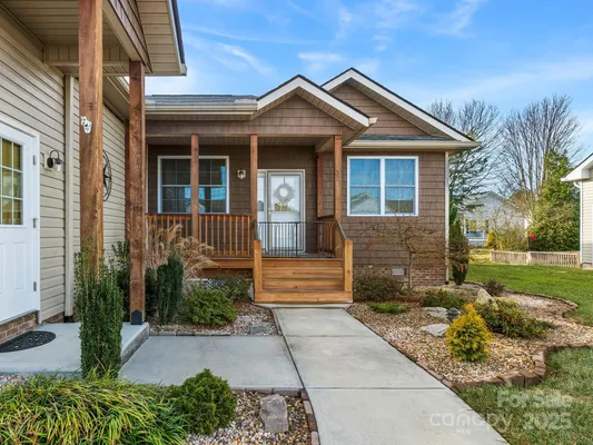 Property Slideshow image 2 of 34 | 371 beechnut dr, Hendersonville, NC, 28739