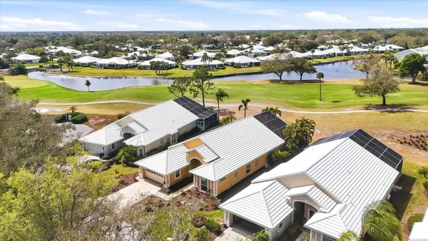 Property Slideshow image 2 of 53 | 304 bermuda ct 14, Venice, FL, 34293