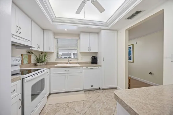 Property Slideshow image 3 of 20 | 5453 riverbluff cir # v68, Sarasota, FL, 34231
