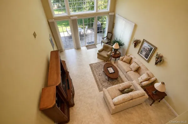 Property Slideshow image 3 of 23 | 727 balfour pl, Huntington, NY, 11747