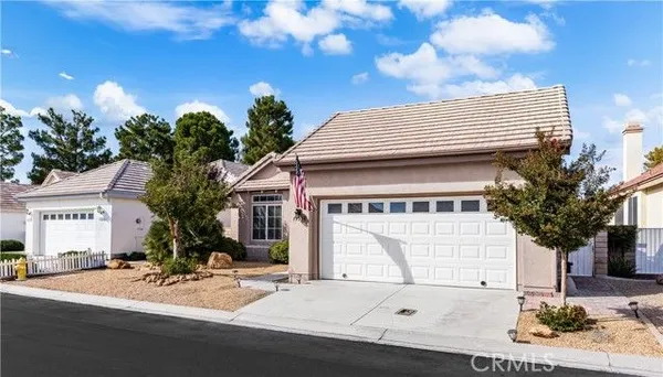 Property Slideshow image 2 of 60 | 19598 rolling green dr, Apple Valley, CA, 92308