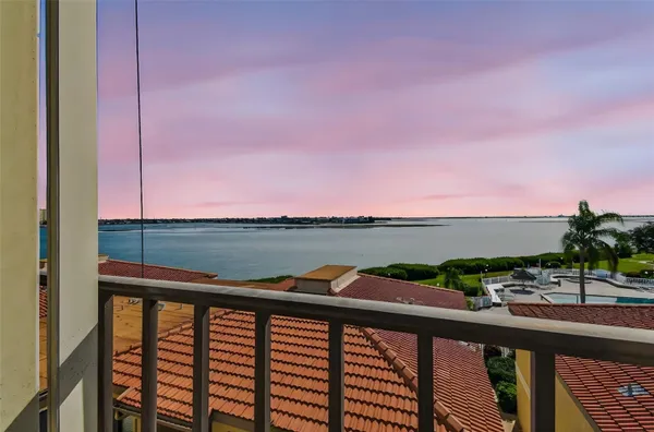 Property Slideshow image 3 of 25 | 6104 palma del mar blvd s apt 402, St Petersburg, FL, 33715