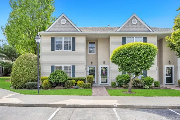 Property Slideshow image 2 of 26 | 1153 savoy dr, Huntington, NY, 11747