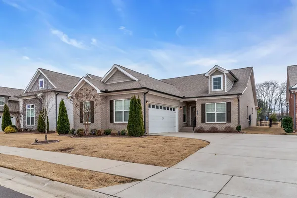 Property Slideshow image 2 of 44 | 6412 armstrong dr, Hermitage, TN, 37076