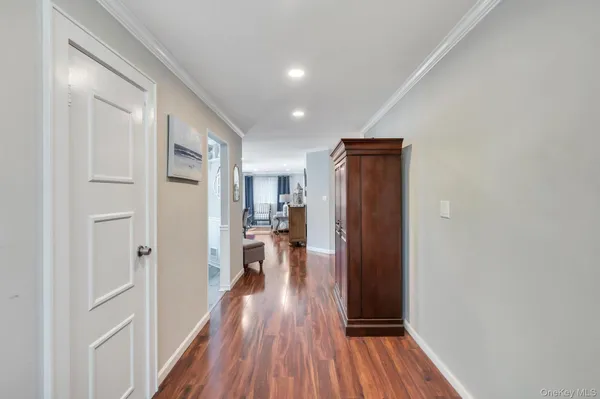 Property Slideshow image 3 of 33 | 118 e midland pond ct, Brookhaven, NY, 11955
