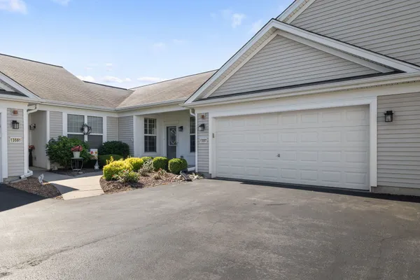Property Slideshow image 3 of 21 | 13597 hemlock rd, Huntley, IL, 60142
