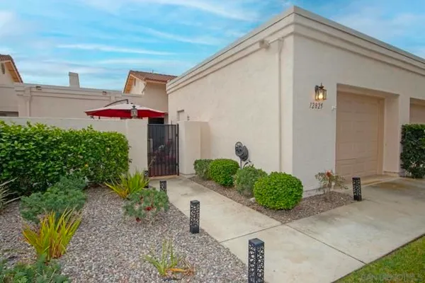 Property Slideshow image 2 of 39 | 12825 via moura, San Diego, CA, 92128