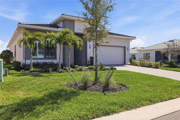 Property Slideshow image 2 of 44 | 19406 indian rock pl, Lakewood Ranch, FL, 34211