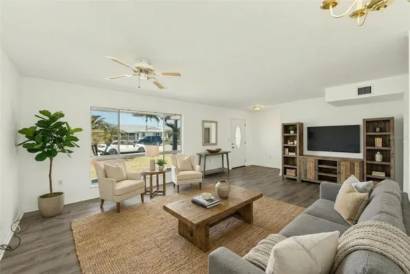 Property Slideshow image 3 of 23 | 708 tam o shanter ave, Sun City Center, FL, 33573