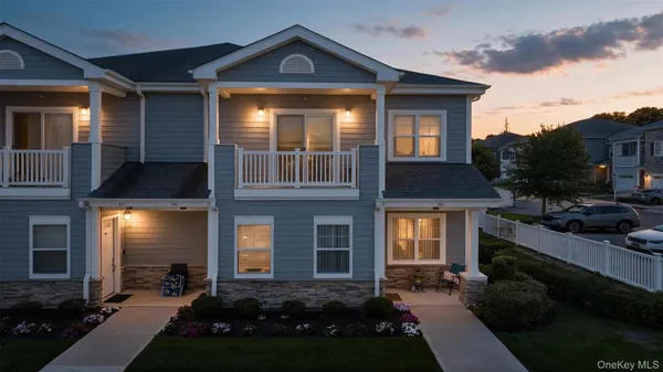Property Slideshow image 2 of 28 | 63 winter pl, Huntington, NY, 11731