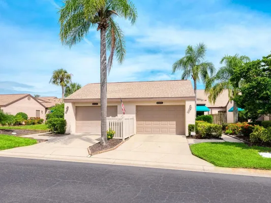 Property Slideshow image 2 of 73 | 6103 clubside dr # 6103, Sarasota, FL, 34243