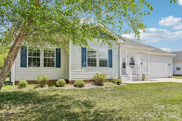 Property Slideshow image 3 of 31 | 464 riverwind dr, Hendersonville, NC, 28739
