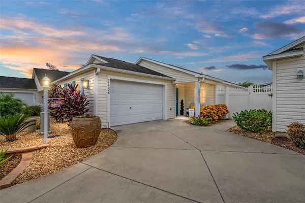 Property Slideshow image 2 of 39 | 2498 yalaha ave, The Villages, FL, 32162