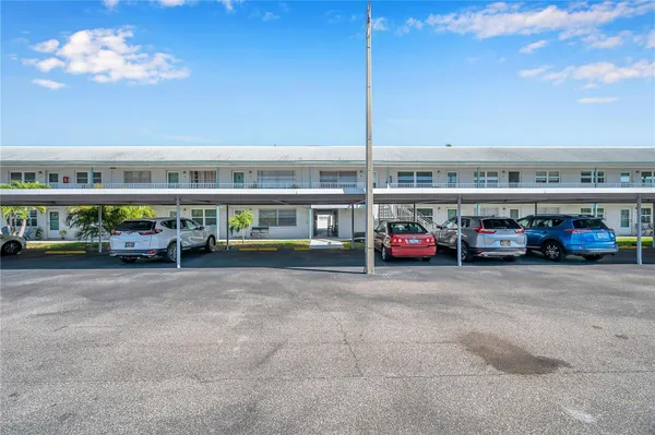 Property Slideshow image 2 of 46 | 5347 81st ln 24, St Petersburg, FL, 33709