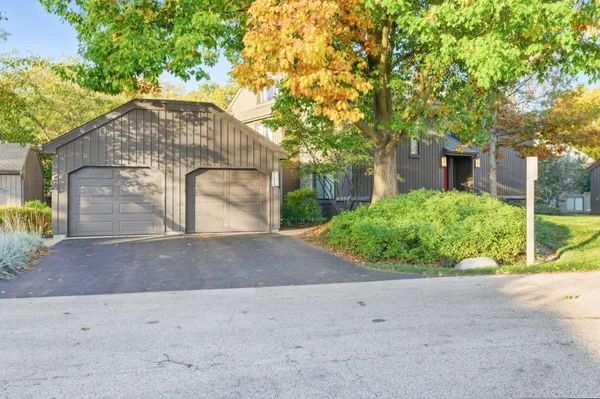 Property Slideshow image 3 of 37 | 294 mallard pt a, Lake Barrington, IL, 60010