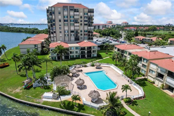 Property Slideshow image 3 of 30 | 6372 palma del mar blvd 405, St Petersburg, FL, 33715