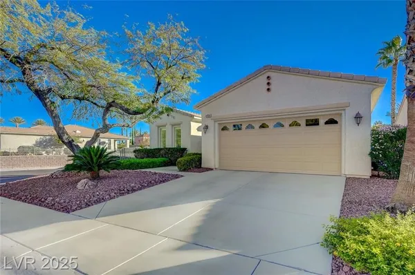 Property Slideshow image 3 of 72 | 4956 momenti st, Las Vegas, NV, 89135