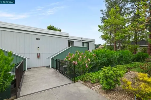 Property Slideshow image 3 of 42 | 1100 singingwood ct 8, Walnut Creek, CA, 94595