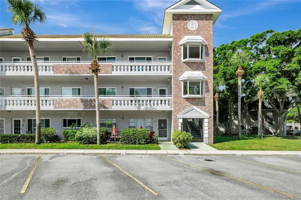 Property Slideshow image 2 of 36 | 2461 rhodesian dr 73, Clearwater, FL, 33763
