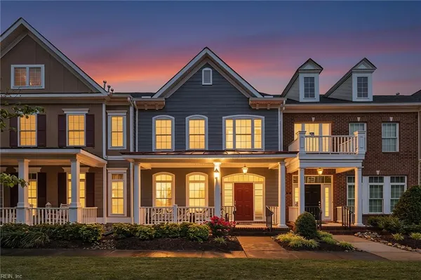 Property Slideshow image 2 of 50 | 925 cranberry dr 70, Chesapeake, VA, 23320