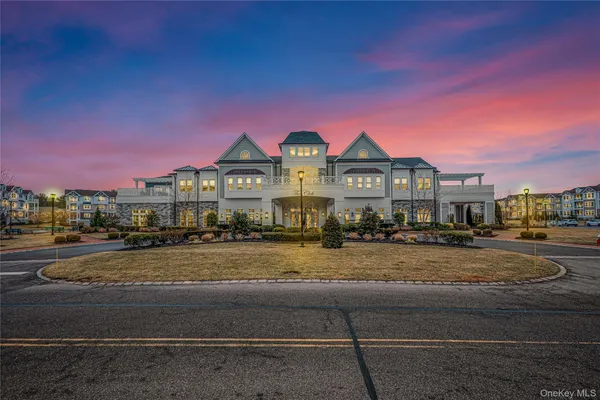 Property Slideshow image 2 of 37 | 21105 aspenwood dr, Plainview, NY, 11803