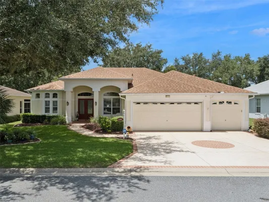 Property Slideshow image 2 of 61 | 20651 prince ranier pl, Leesburg, FL, 34748