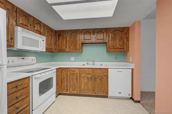 Property Slideshow image 3 of 50 | 13931 e marina dr 205, Aurora, CO, 80014