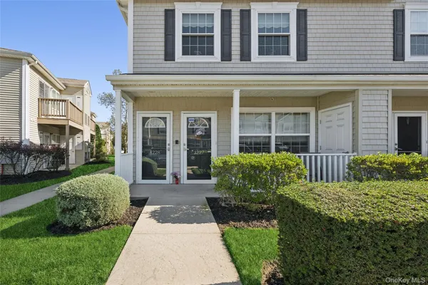 Property Slideshow image 2 of 39 | 1228 willow ln, Valley Stream, NY, 11580