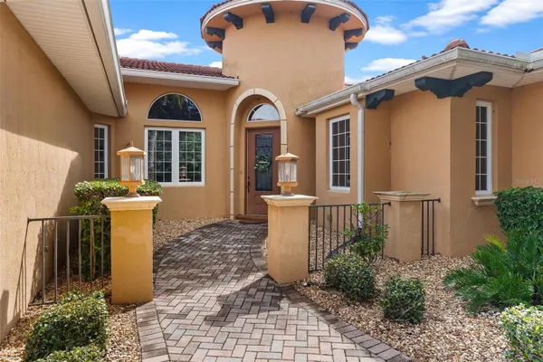 Property Slideshow image 3 of 47 | 38800 harborwoods pl, Lady Lake, FL, 32159